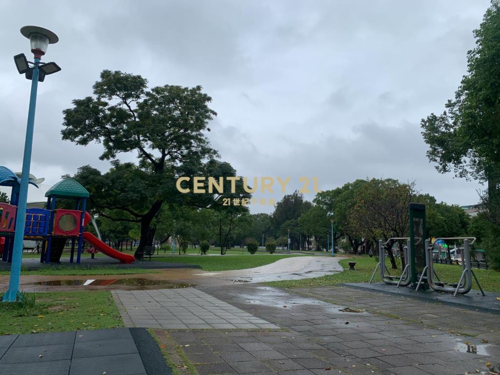 龍岡森林公園游泳路超值透天