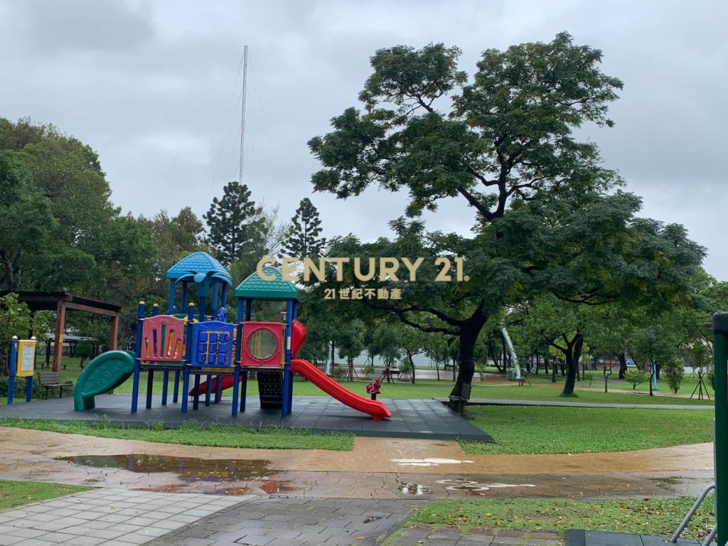 龍岡森林公園游泳路超值透天