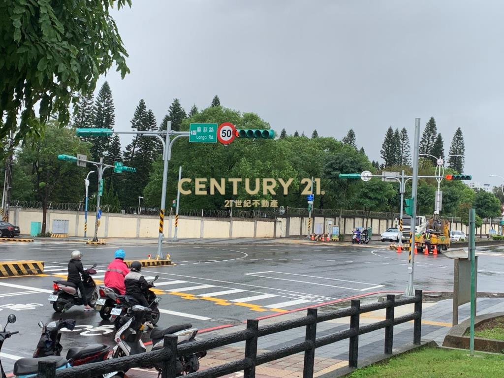 龍岡森林公園游泳路超值透天