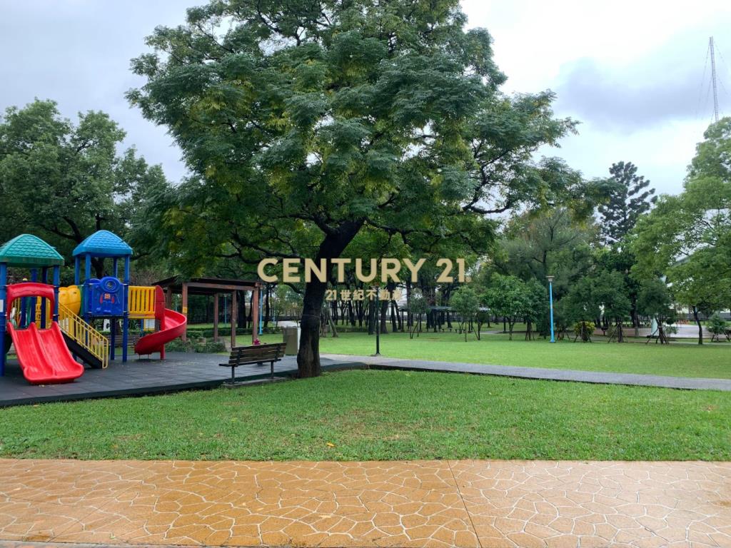 龍岡森林公園游泳路超值透天