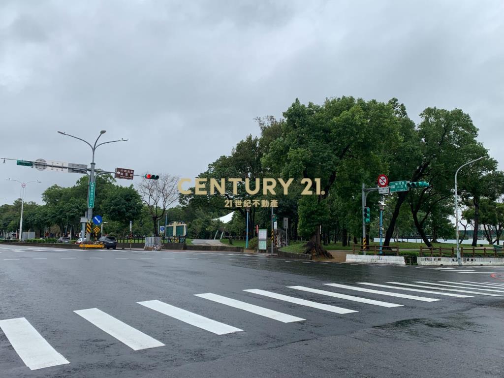 龍岡森林公園游泳路超值透天