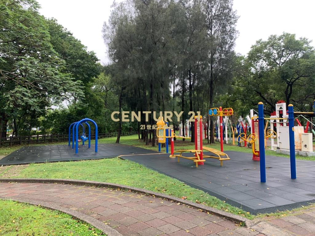 龍岡森林公園游泳路超值透天