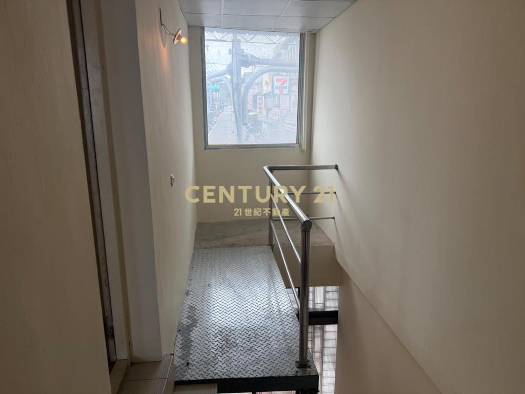 龍科邊間角窗店住辦