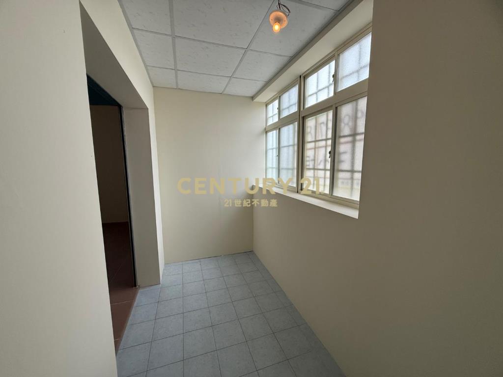 龍科邊間角窗店住辦