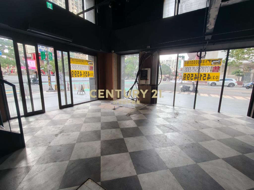 出租~SOGO三角窗-金店面