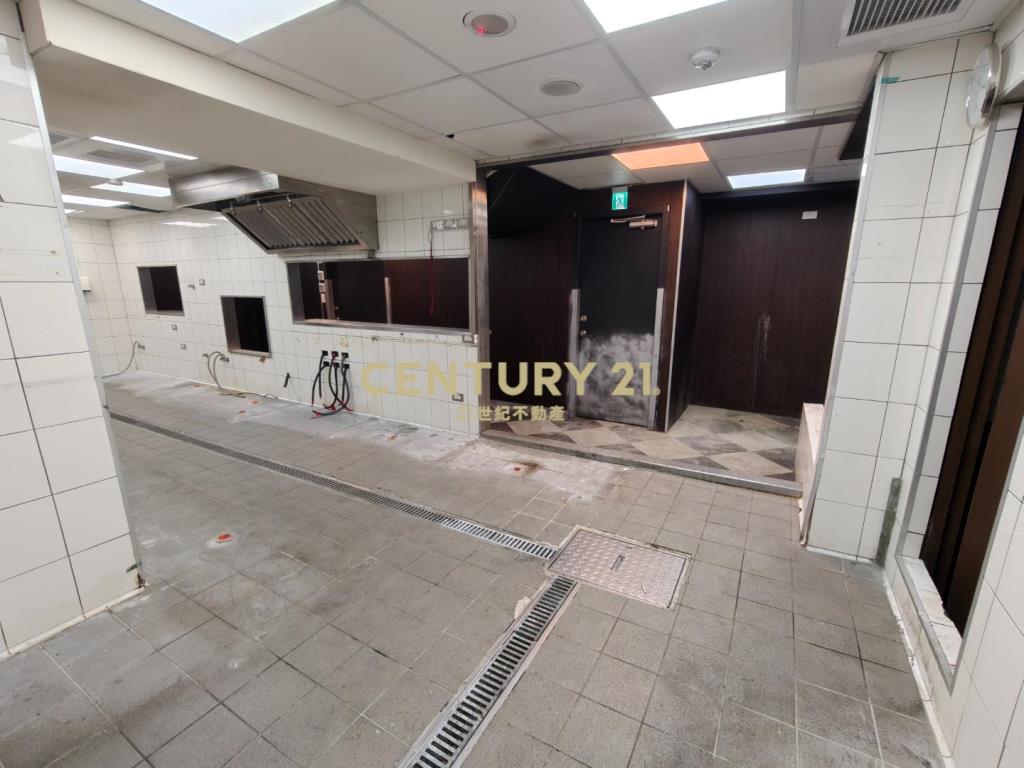 出租~SOGO三角窗-金店面