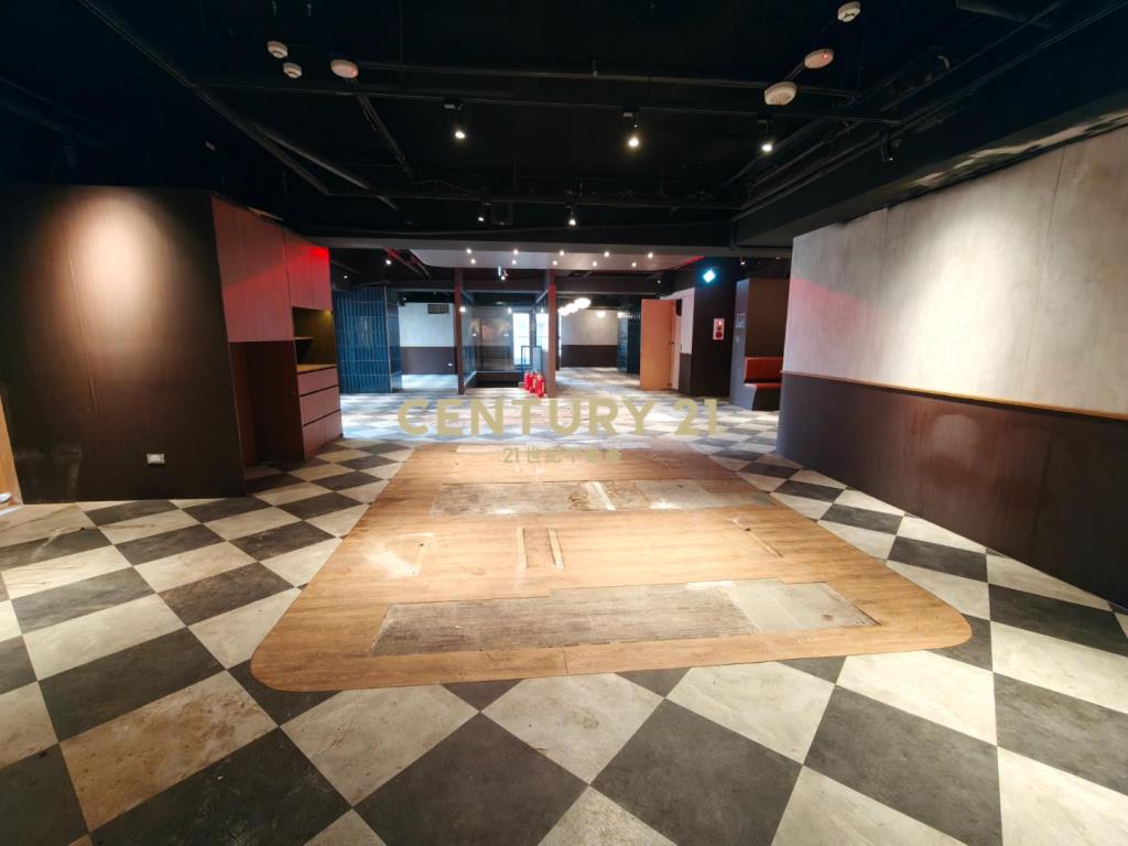 出租~SOGO三角窗-金店面