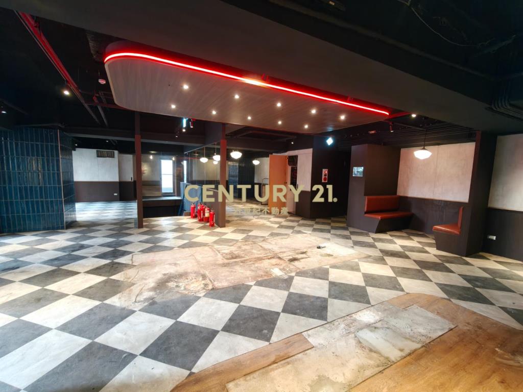 出租~SOGO三角窗-金店面