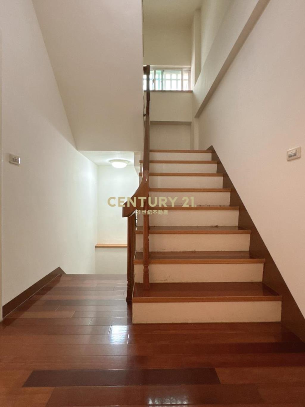 【專任】內壢交流道裝潢美別墅