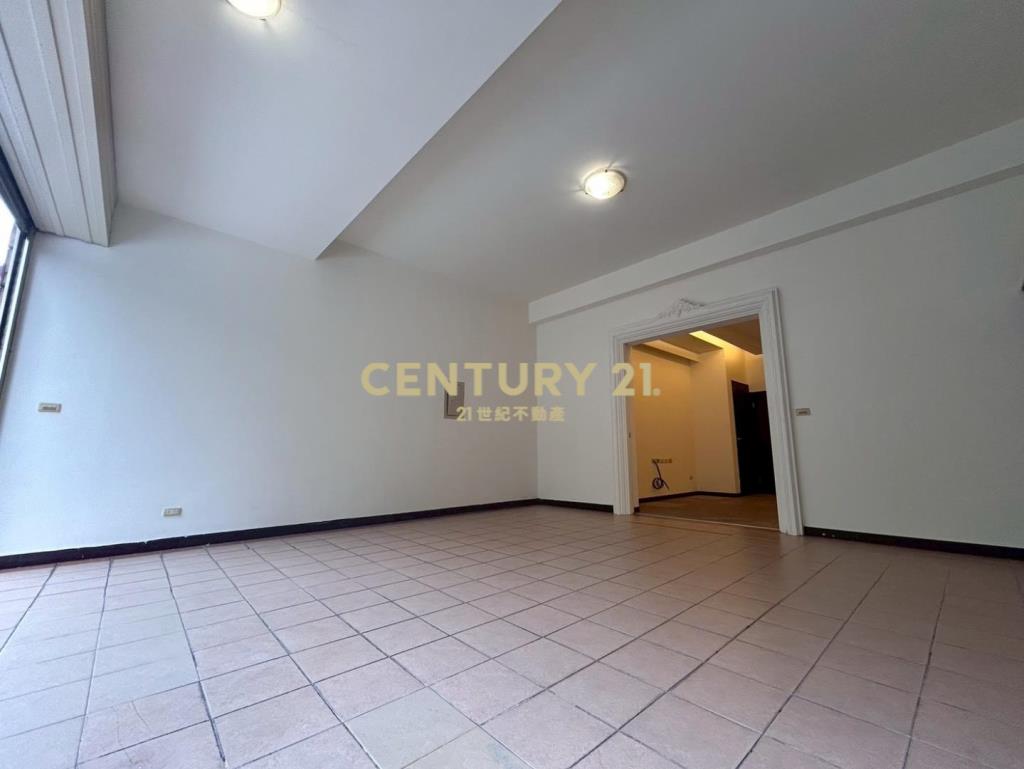 璞園三本春秋埔頂萬坪公園旁雙車寬庭別墅