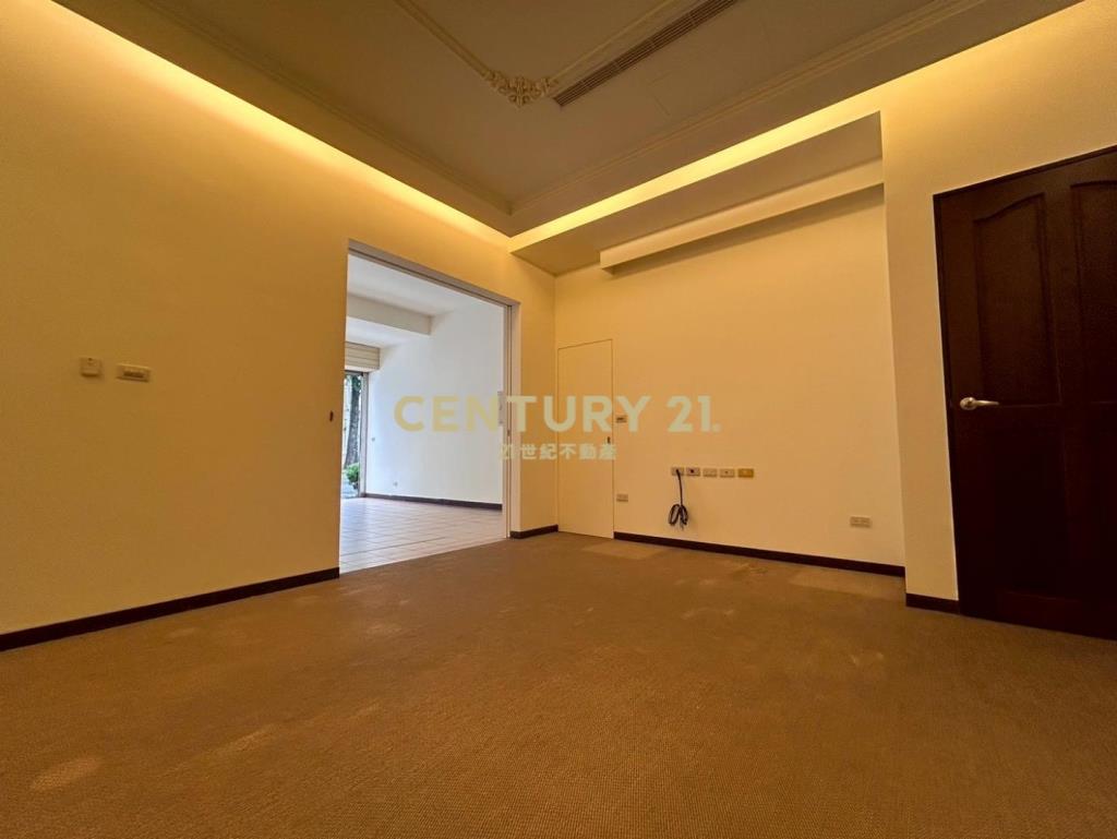 璞園三本春秋埔頂萬坪公園旁雙車寬庭別墅