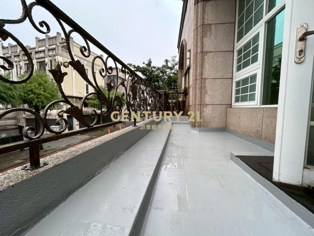 璞園三本春秋埔頂萬坪公園旁雙車寬庭別墅