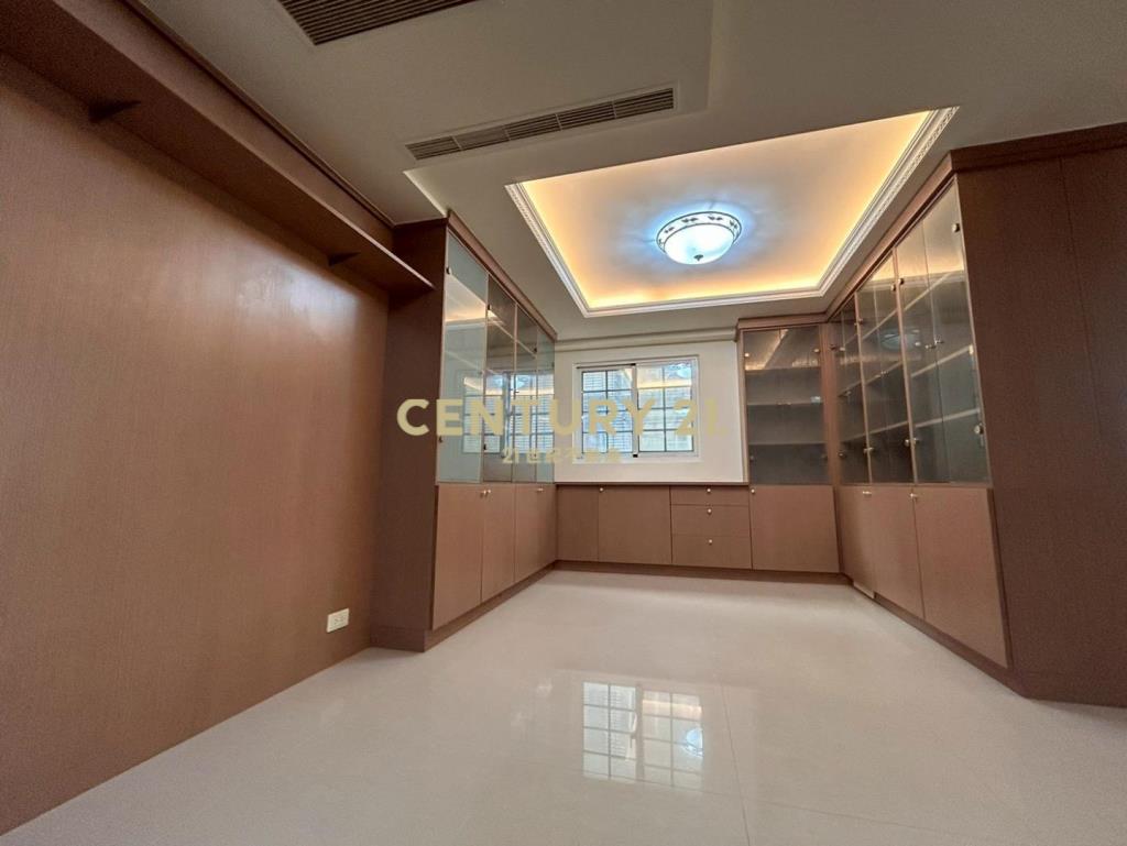 璞園三本春秋埔頂萬坪公園旁雙車寬庭別墅