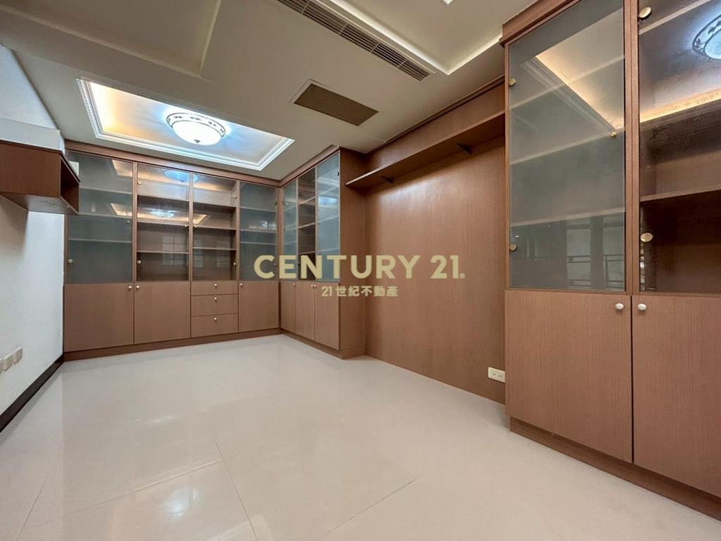 璞園三本春秋埔頂萬坪公園旁雙車寬庭別墅