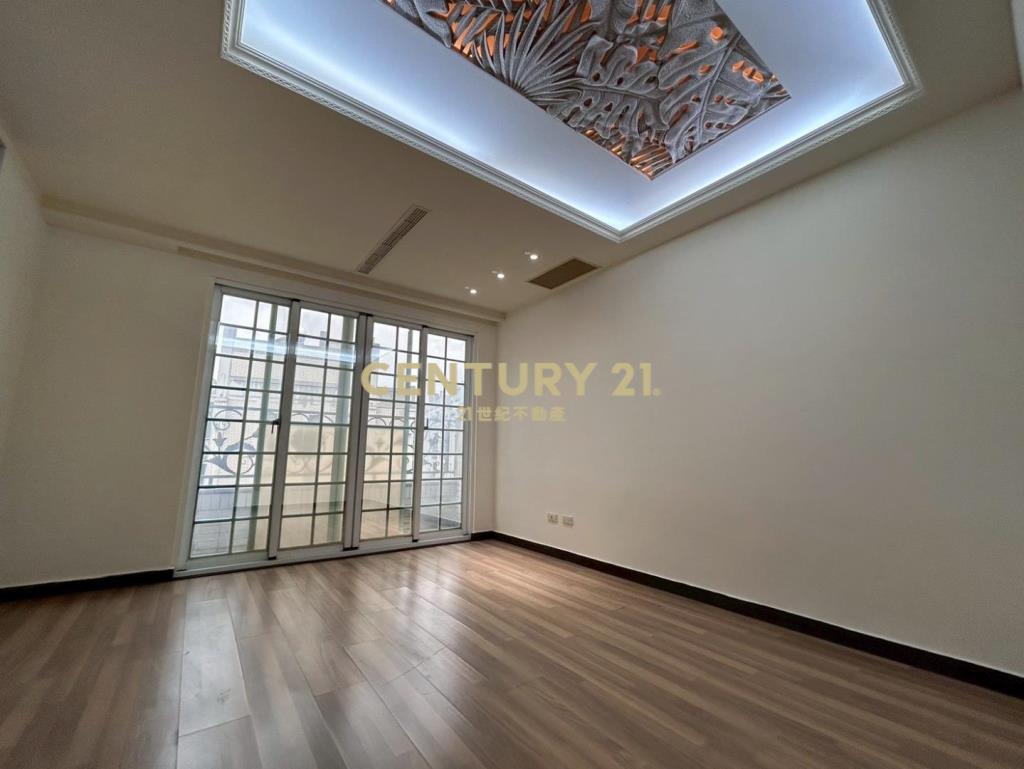 璞園三本春秋埔頂萬坪公園旁雙車寬庭別墅