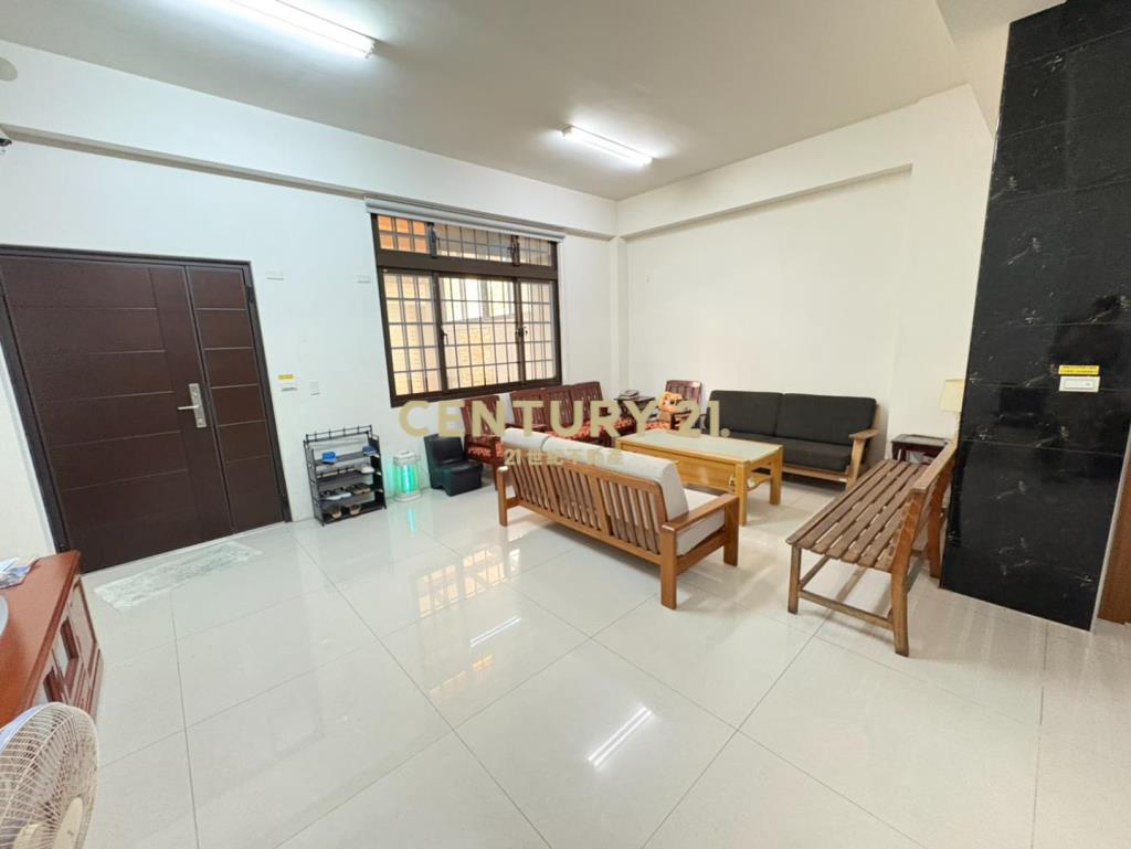 草漯市區大地坪電梯別墅