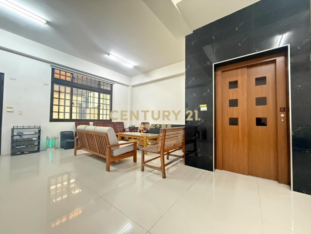 草漯市區大地坪電梯別墅