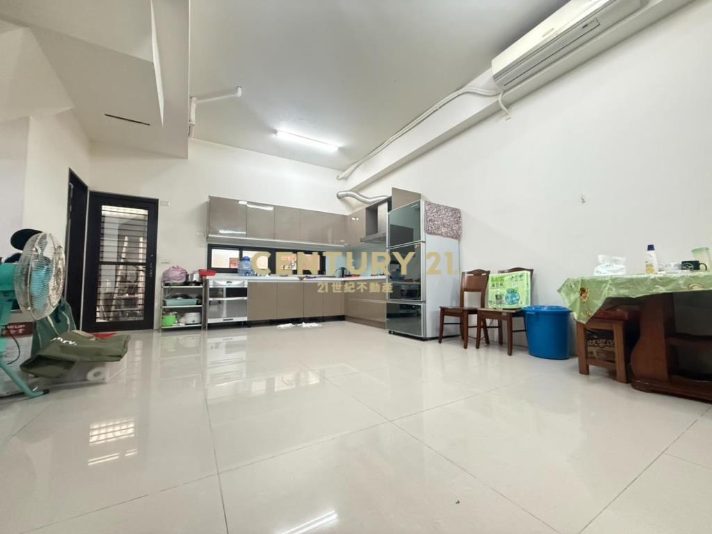 草漯市區大地坪電梯別墅