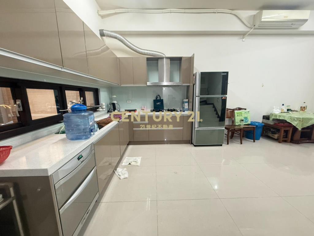 草漯市區大地坪電梯別墅