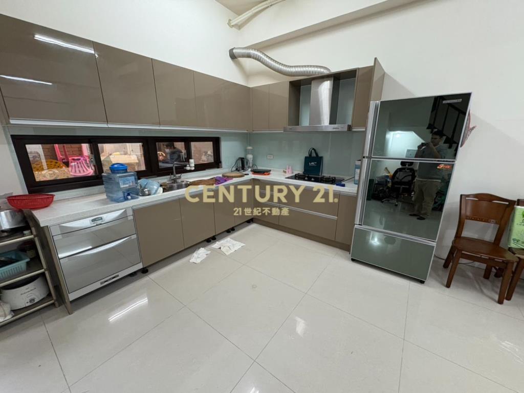 草漯市區大地坪電梯別墅