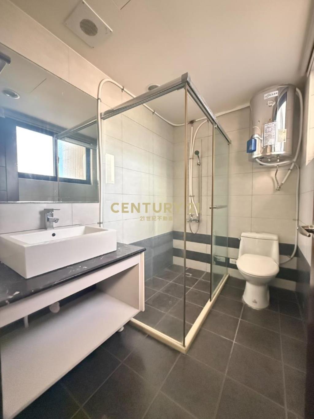 草漯市區大地坪電梯別墅