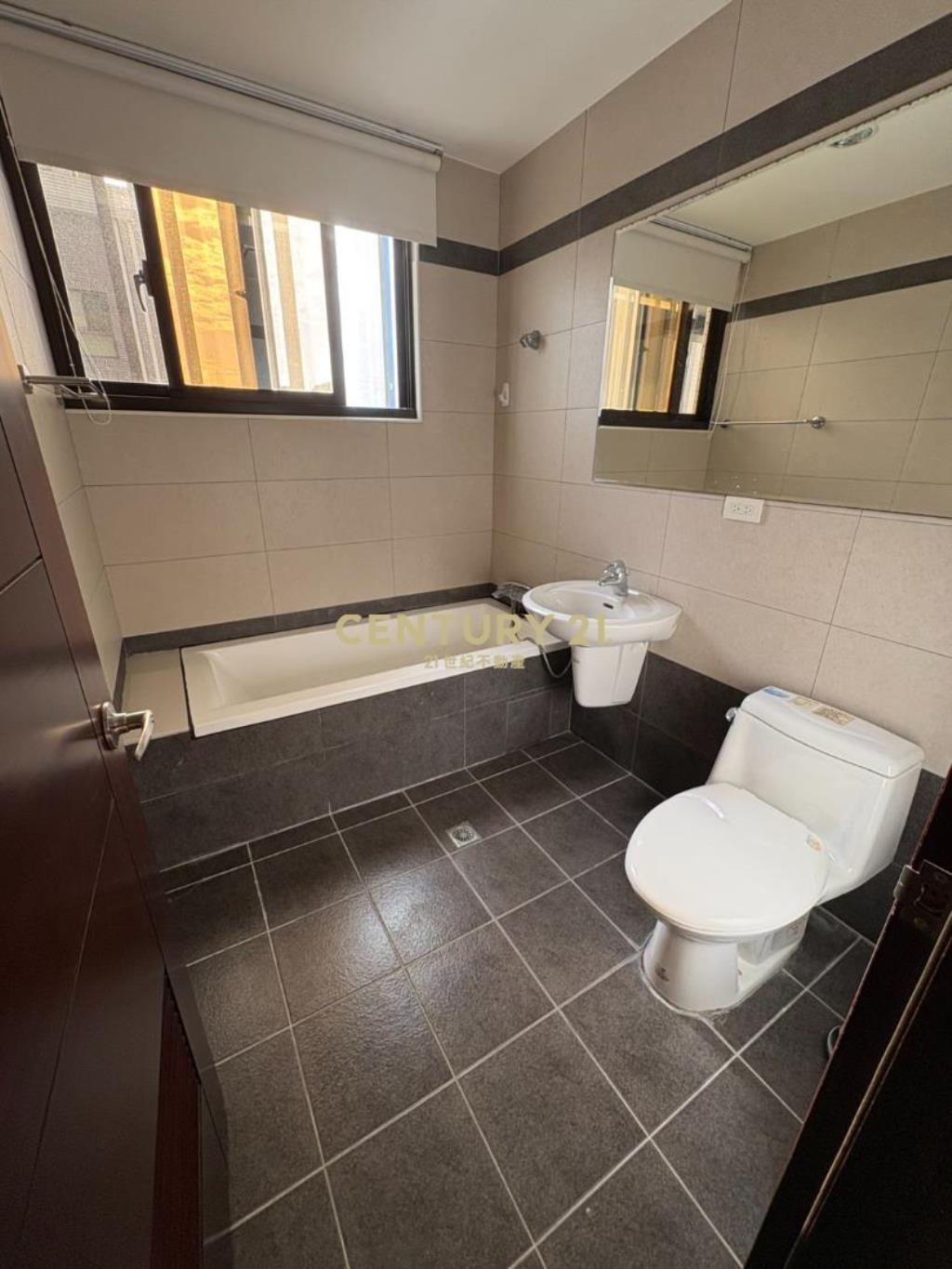 草漯市區大地坪電梯別墅