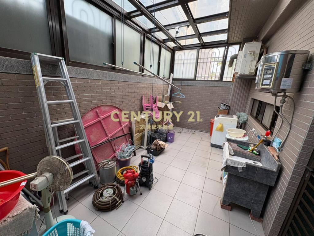 草漯市區大地坪電梯別墅