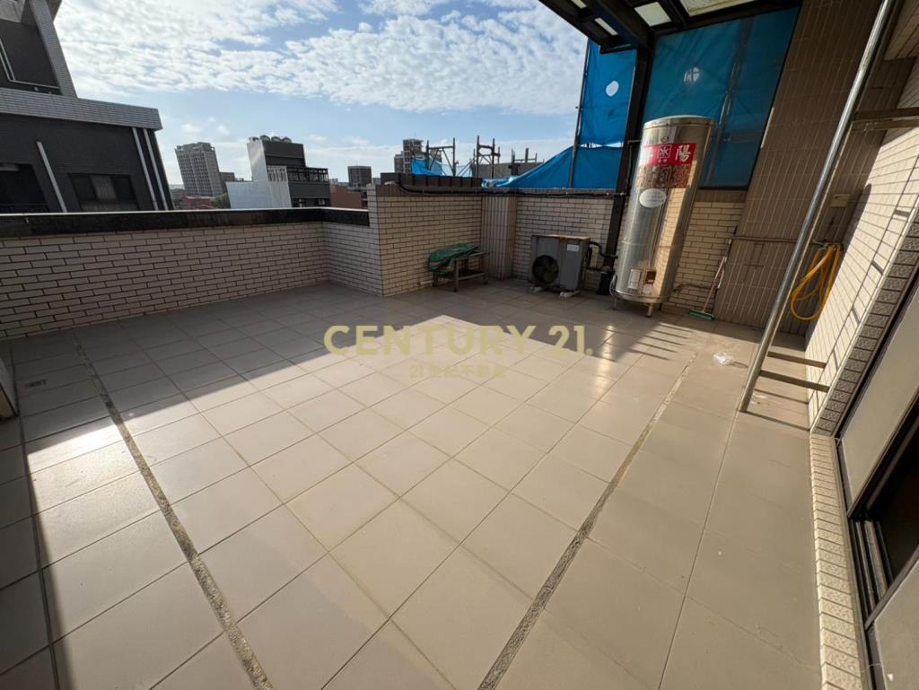 草漯市區大地坪電梯別墅