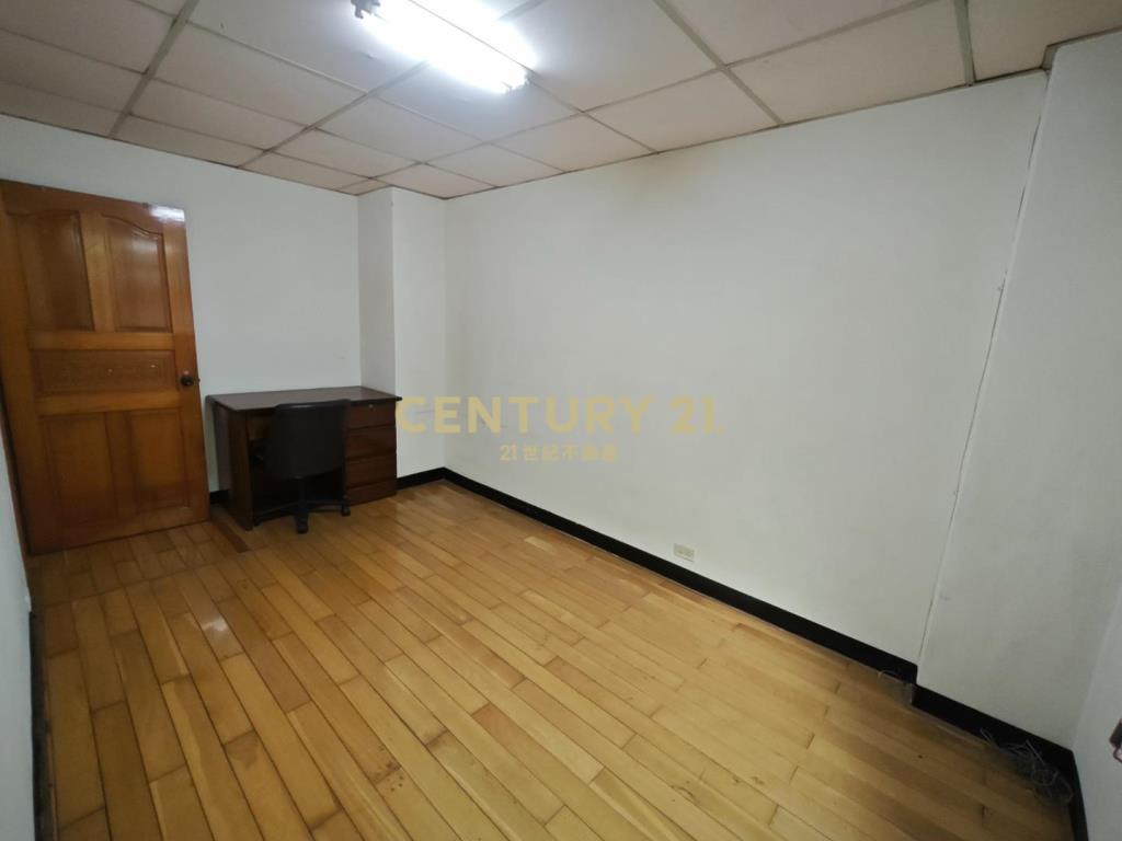 華勛低總2房2衛1+2樓 住店