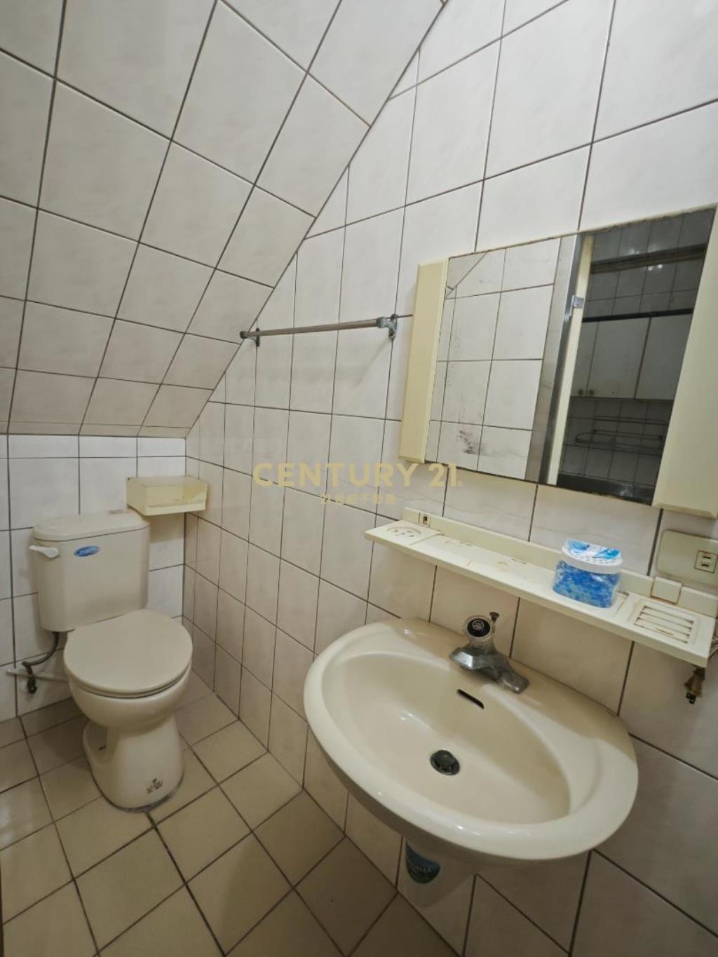 華勛低總2房2衛1+2樓 住店