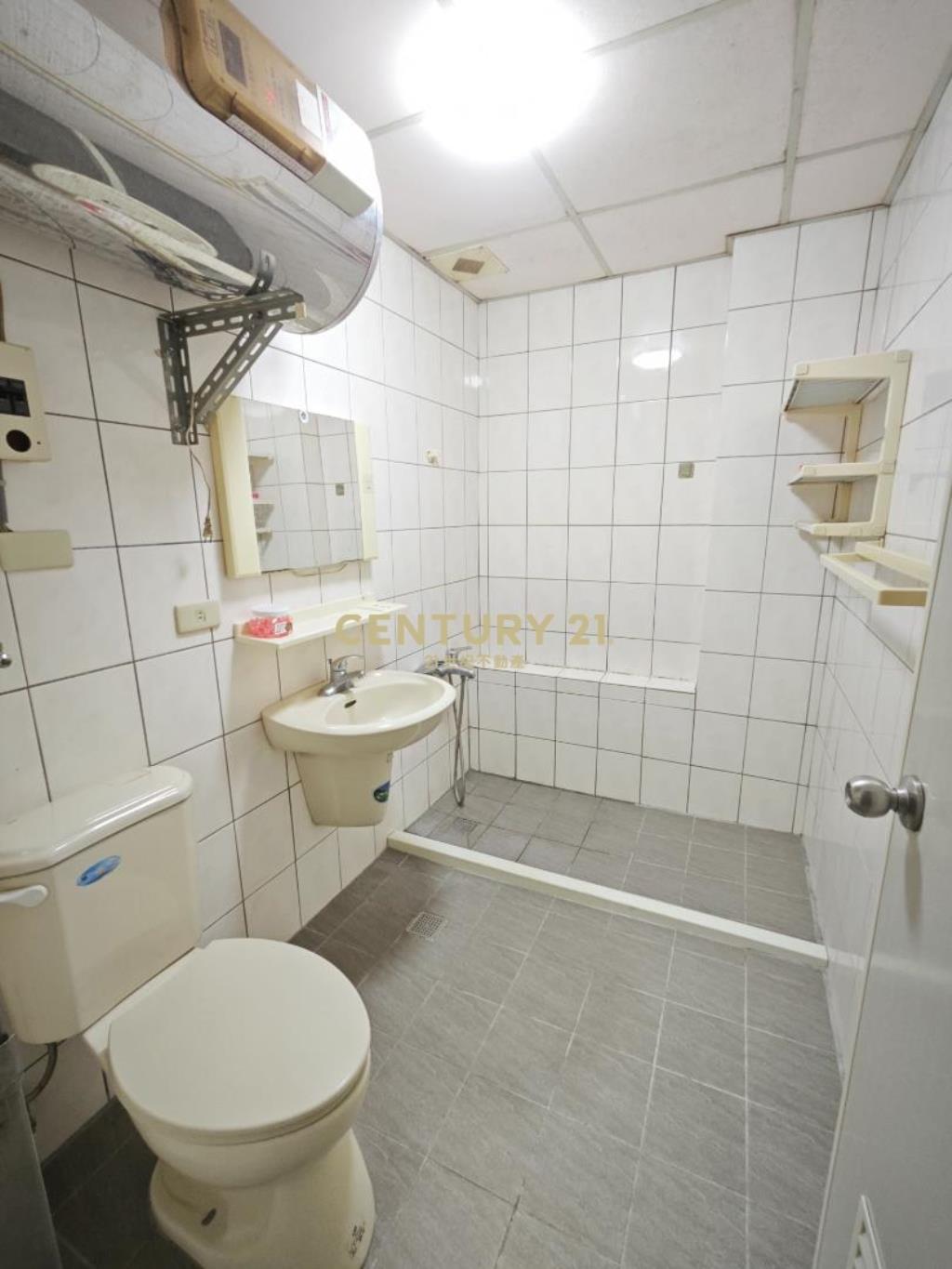 華勛低總2房2衛1+2樓 住店