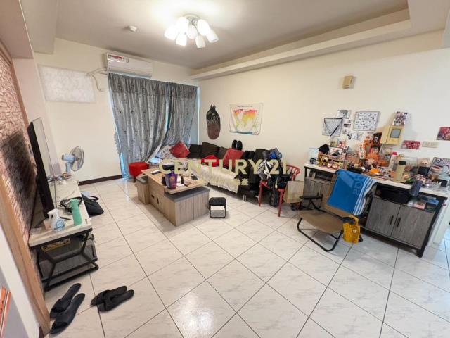 中壢高中稀有大三房車