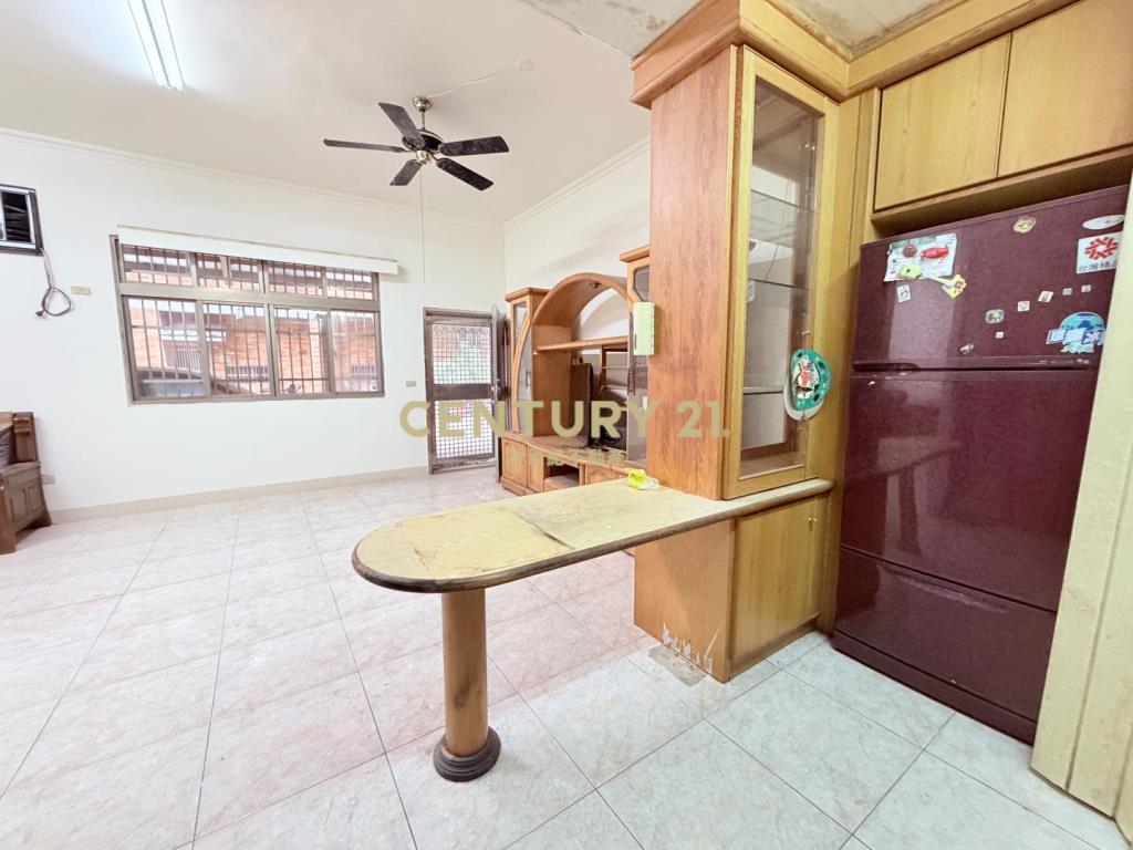 新豐公園靜巷門前停車透天