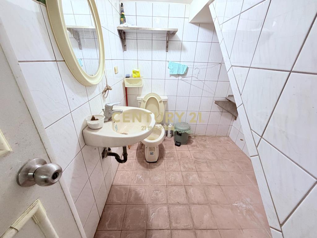 新豐公園靜巷門前停車透天