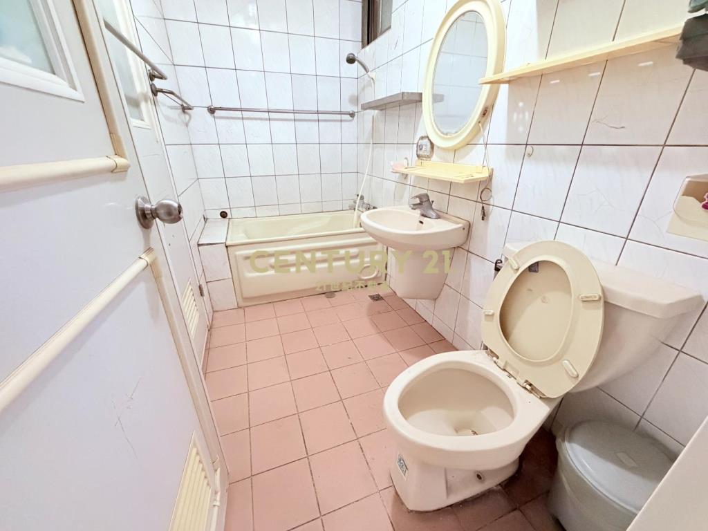 新豐公園靜巷門前停車透天