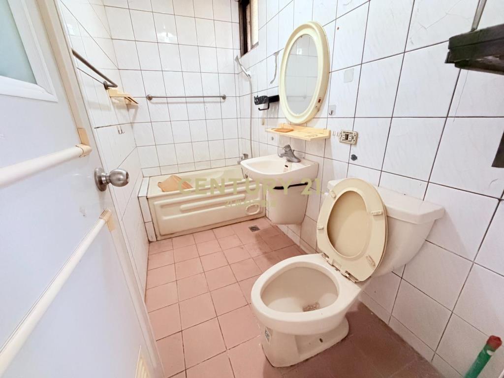 新豐公園靜巷門前停車透天