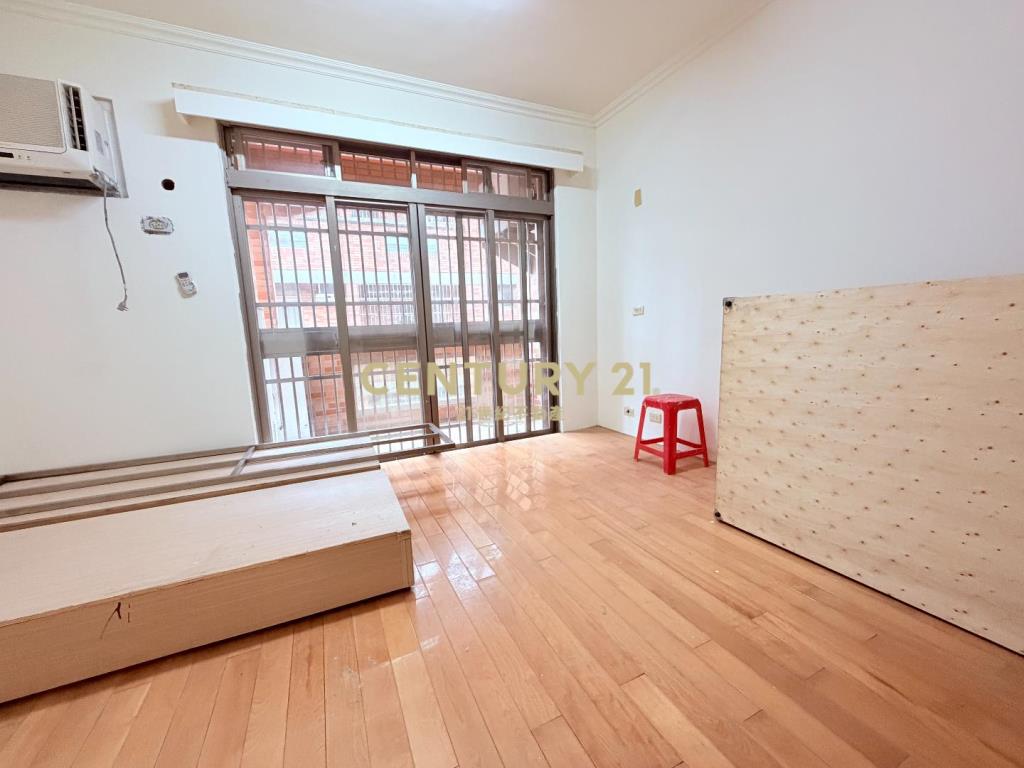 新豐公園靜巷門前停車透天