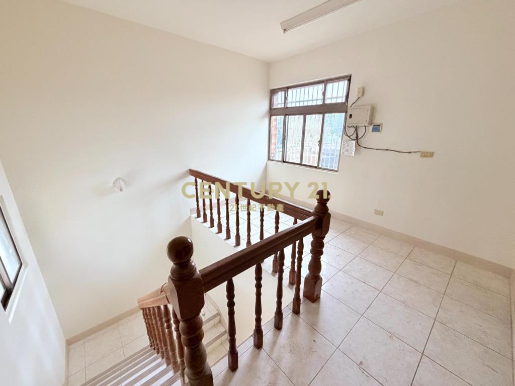 新豐公園靜巷門前停車透天