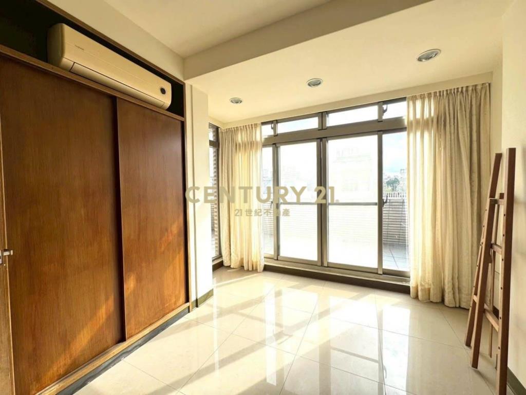 中壢區公所(大面寬大地坪)稀有別墅