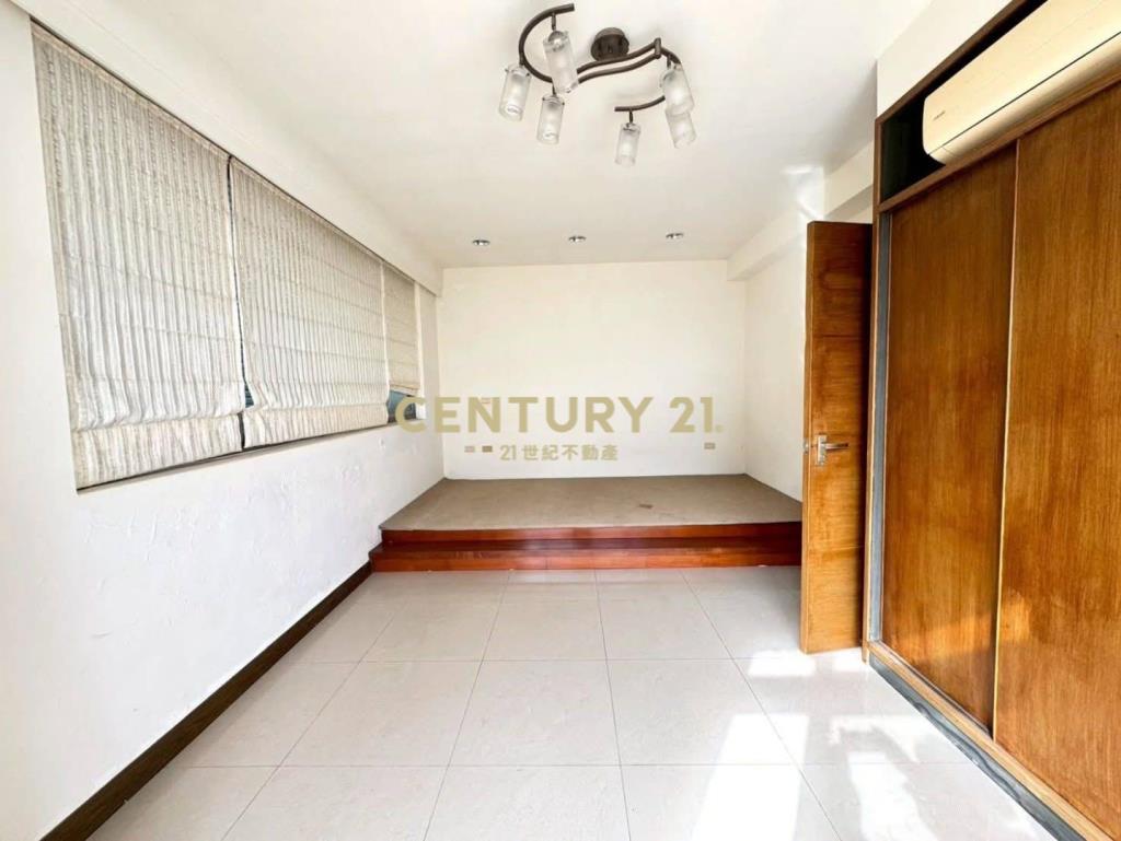 中壢區公所(大面寬大地坪)稀有別墅