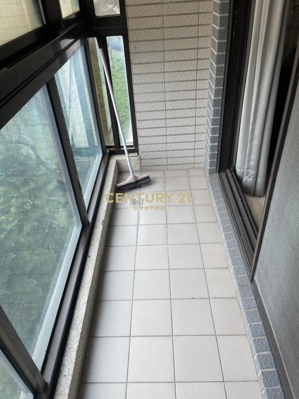 草漯華廈三房車