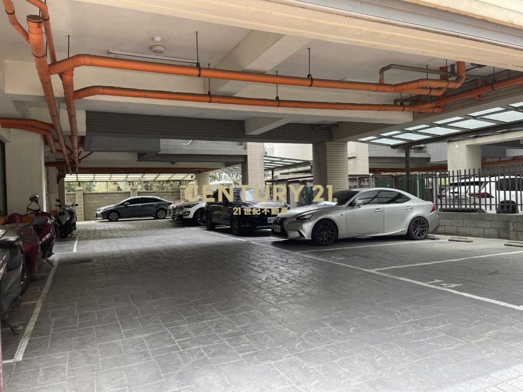 草漯華廈三房車