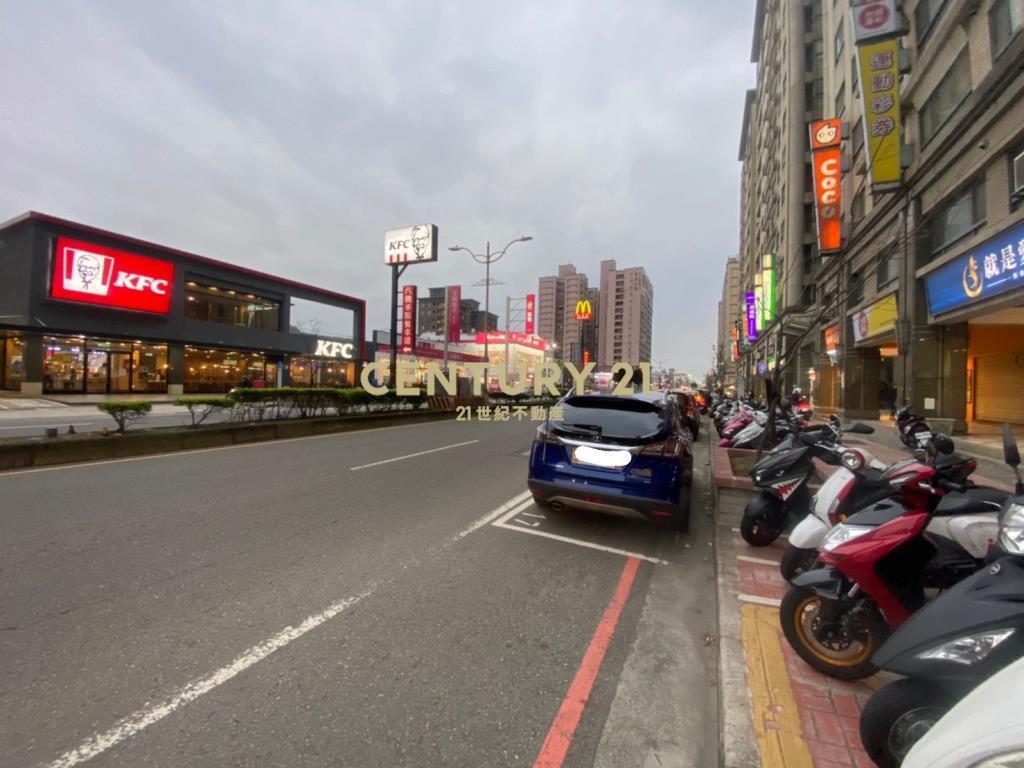 環中商圈稀有10米面寬連鎖收租店面