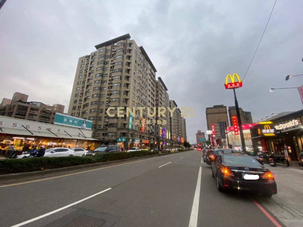 環中商圈稀有10米面寬連鎖收租店面