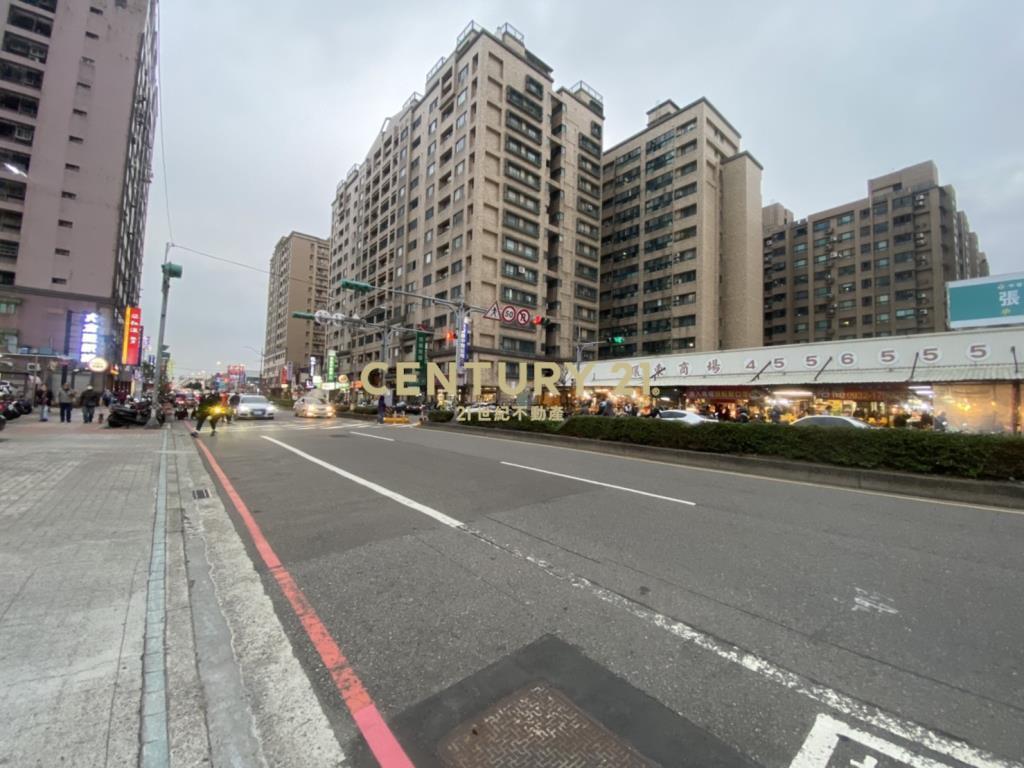 環中商圈稀有10米面寬連鎖收租店面