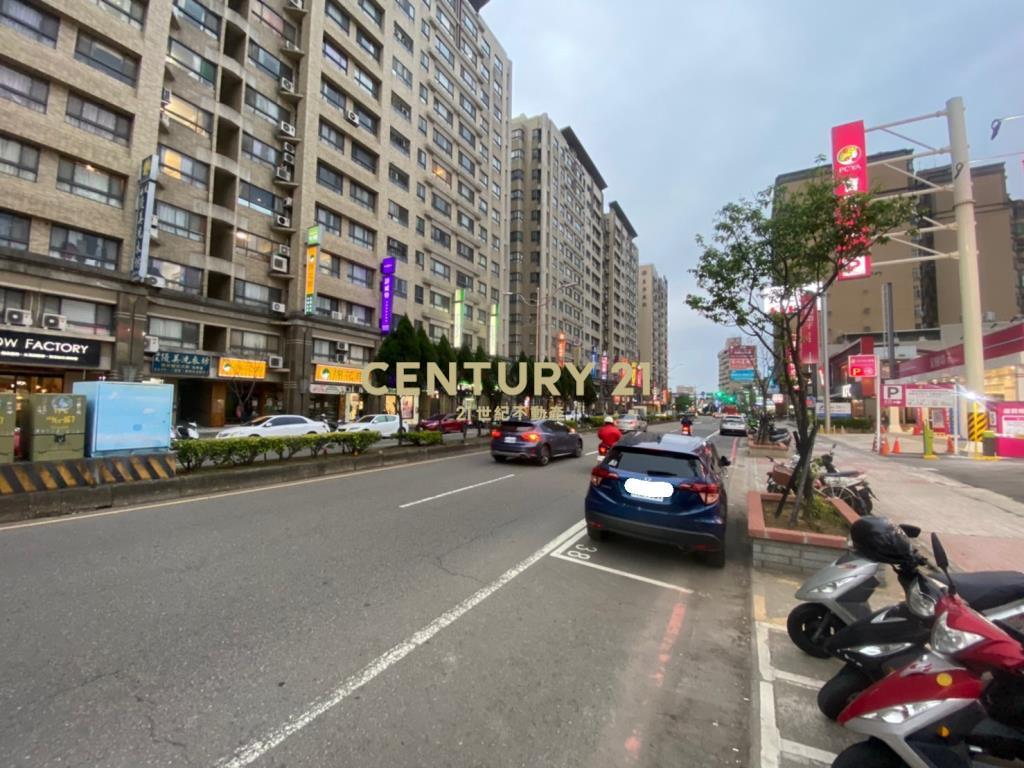 環中商圈稀有10米面寬連鎖收租店面