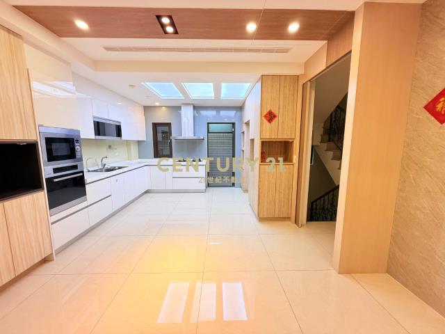 專任-御大院電梯三車位庭院別墅