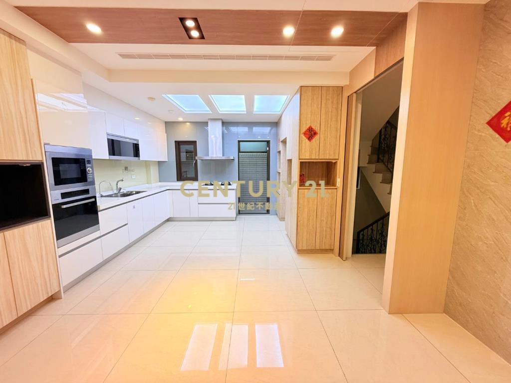 專任-御大院電梯三車位庭院別墅