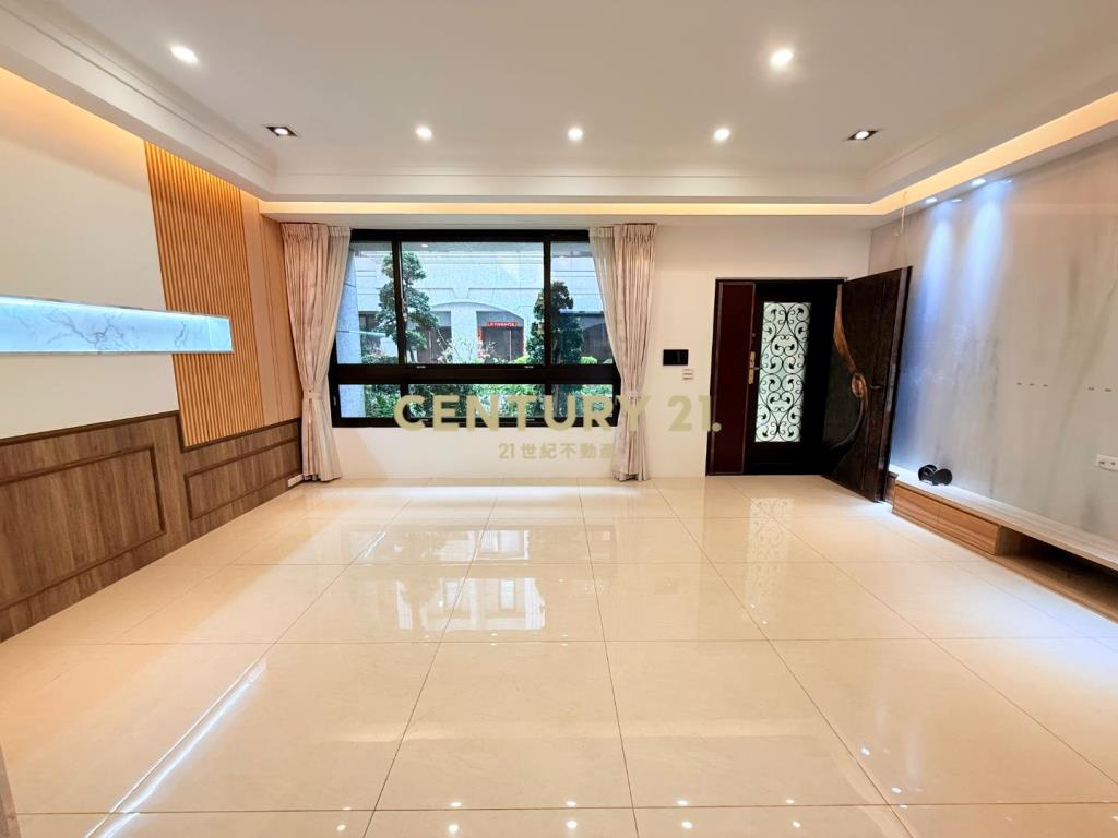 專任-御大院電梯三車位庭院別墅