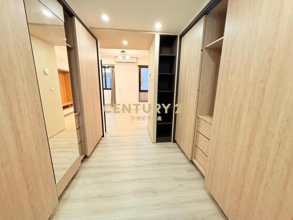 專任-御大院電梯三車位庭院別墅